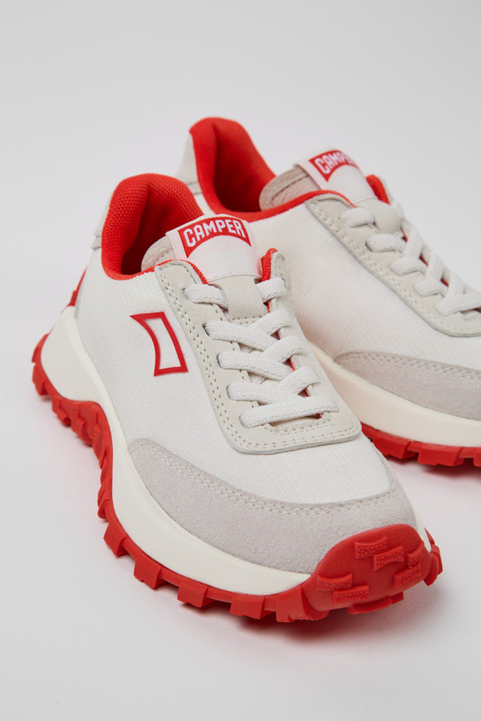 Camper Drift Trail - Weißer Kindersneaker aus recyceltem PET und Leder.