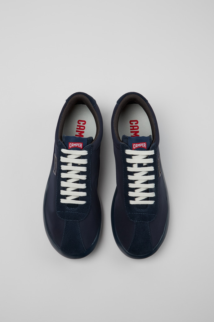 Camper Pelotas XLite - Blauer Herrensneaker aus recyceltem PET und Nubukleder.