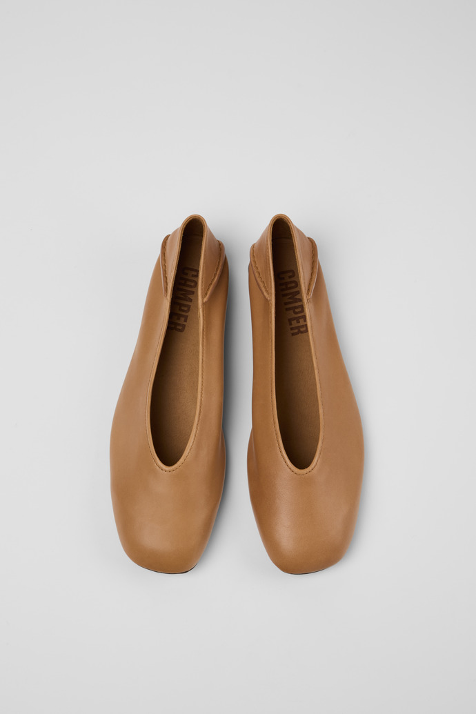 Camper Casi Myra - Nudefarbenes Leder Damenmokassin/Ballerina.
