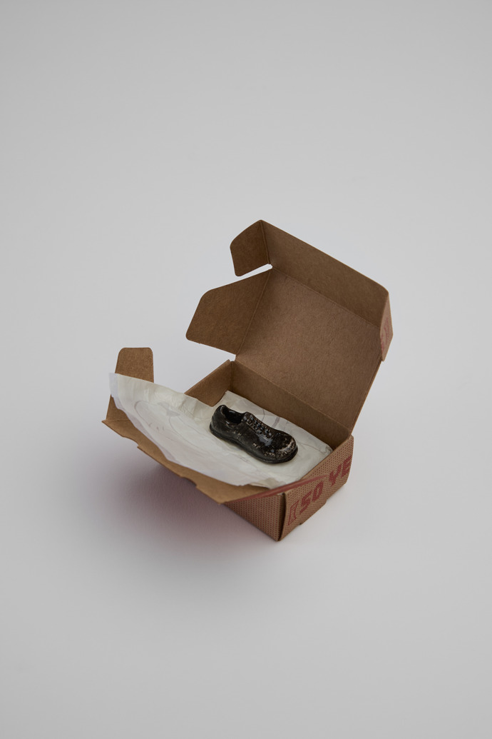 Camper Miniature Pelotas Sculpture - Keramikschuh