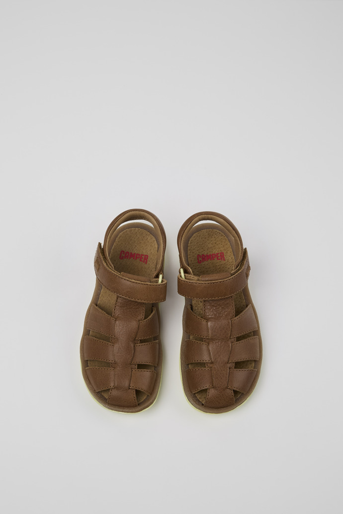 Camper Bicho - Brauner Kindersandale aus Leder.