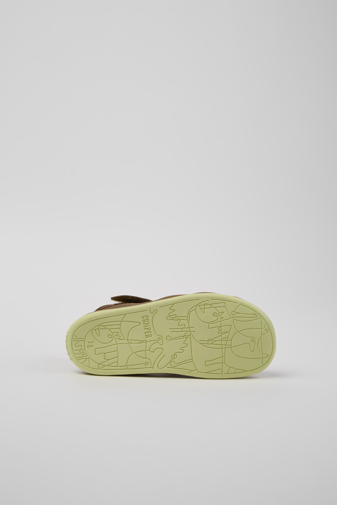 Camper Bicho - Brauner Kindersandale aus Leder.