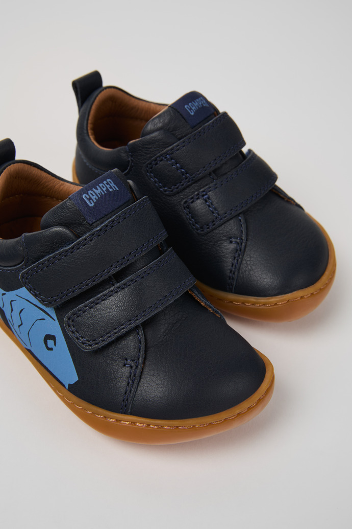Camper Twins - Blauer Kindersneaker aus Leder.