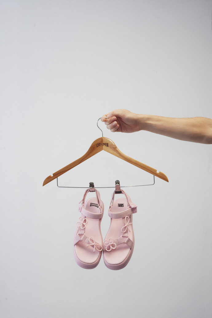 Camper Twins - Rosa Damen-Sandalen aus Recycling-PET.