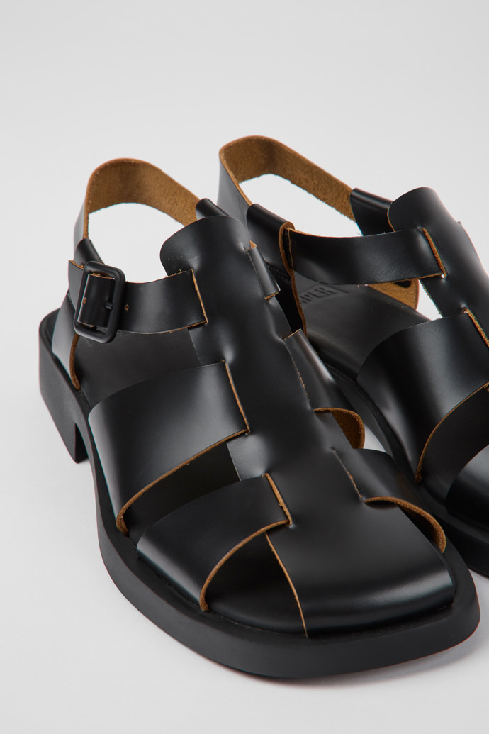 Camper Dana - Schwarze Ledersandale für Damen.