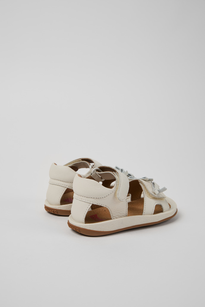 Camper Twins - Weiße Kindersandale aus Leder.