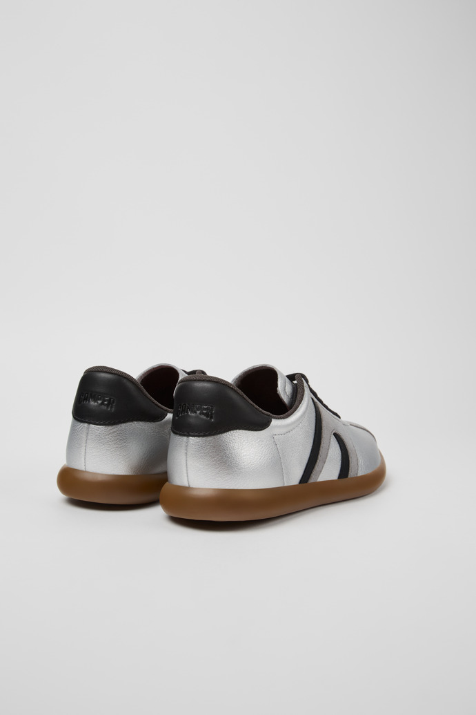 Camper Pelotas Soller - Silber-schwarzer Damensneaker aus Leder.