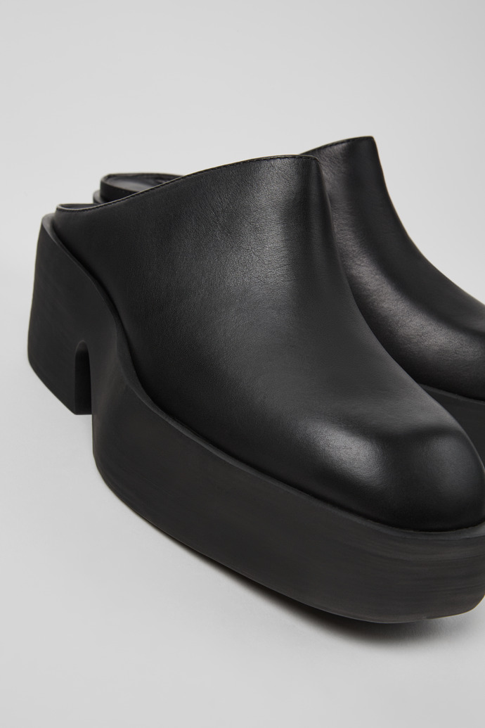 Camper Billie - Schwarze Ledersandale für Damen.