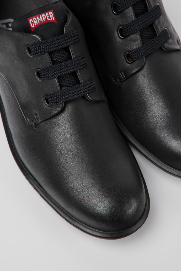 Camper Atom Work - Schwarzer Herrenschuh aus Leder.