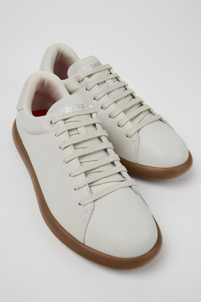 Camper Pelotas Soller - Weißer Damensneaker aus Leder.