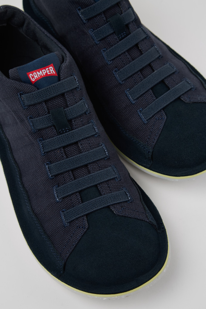 Camper Beetle - Blaue Herrenstiefeletten aus recycelter Baumwolle und Nubukleder.