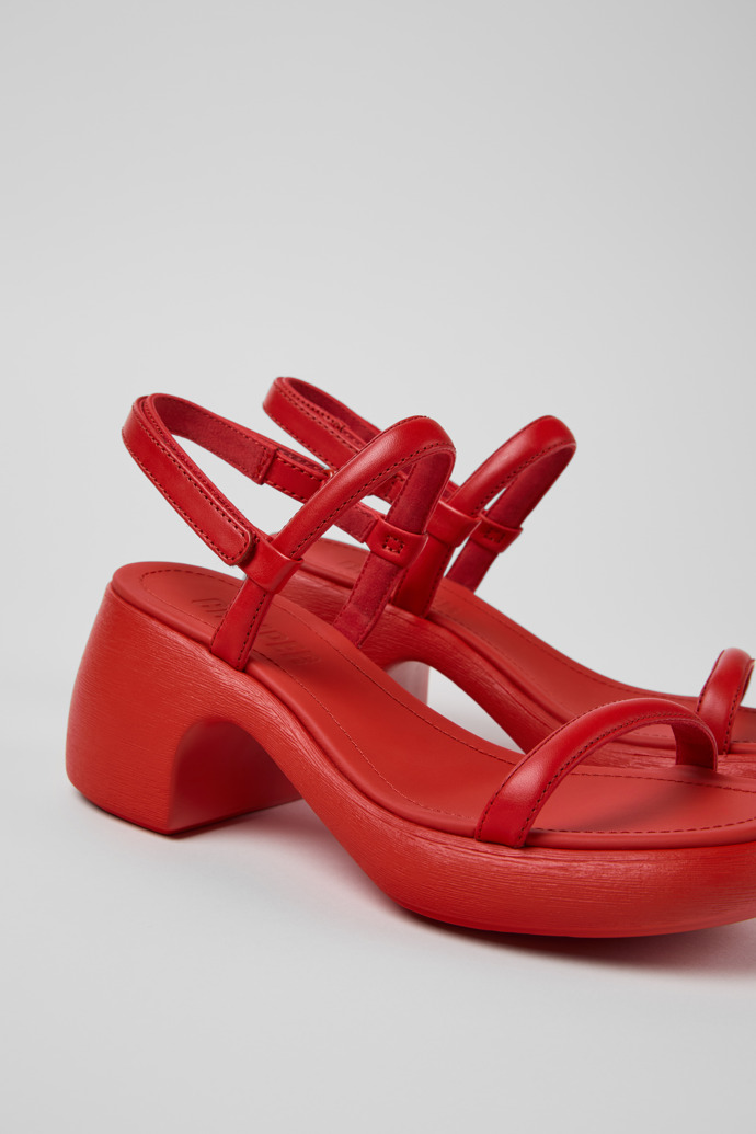 Camper Thelma - Rote Damensandale aus Leder.