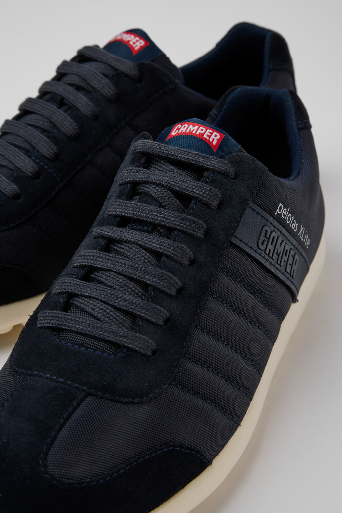 Camper Pelotas XLite - Marineblauer Herrenschuh aus Textil und Nubukleder