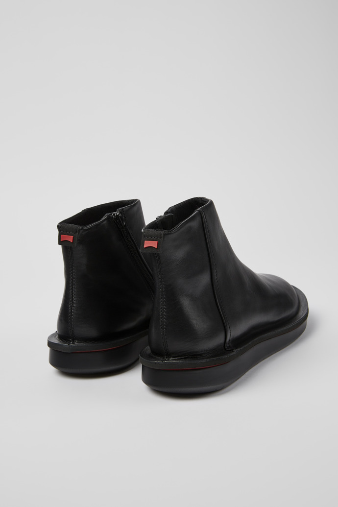 Camper Formiga - Schwarze Lederstiefelette für Damen.