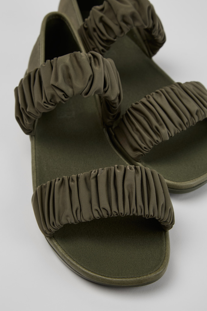 Camper Right - Grüne Sandalen aus recyceltem PET und Leder für Damen.