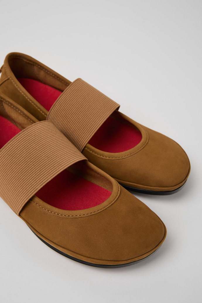 Camper Right Nina - Brauner Ballerina aus Nubukleder für Damen.