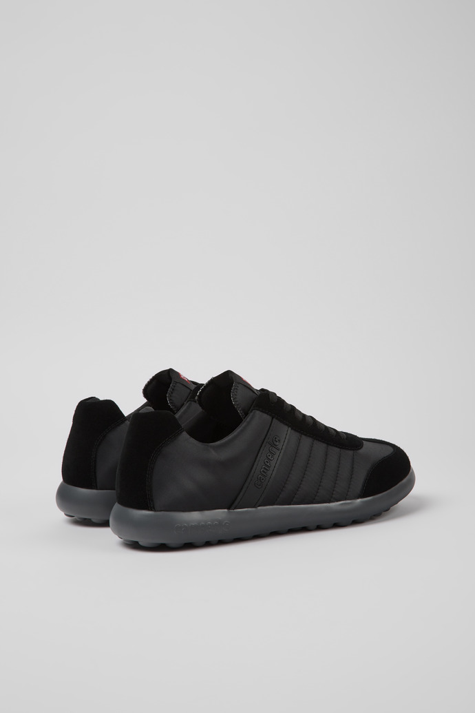 Camper Pelotas XLF - Schwarzer Herrensneaker aus Textil und Nubukleder.