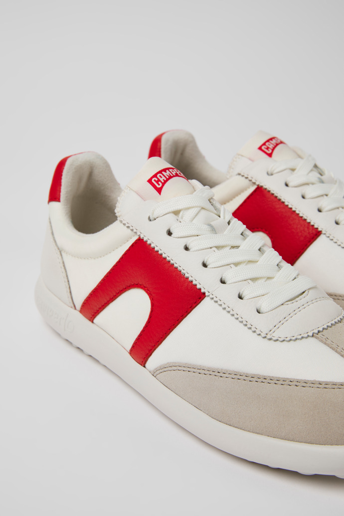Camper Pelotas XLite - Weiß-roter Damensneaker aus Leder und Textil