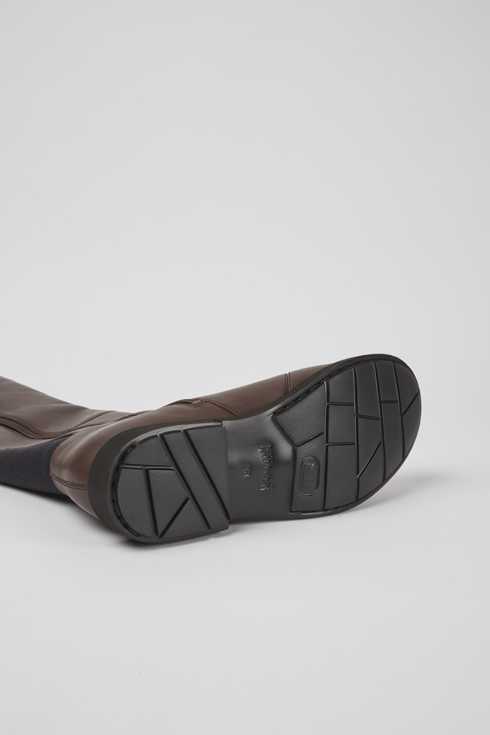 Camper Neuman - Brauner Damenhochstiefel aus Leder und Textil.