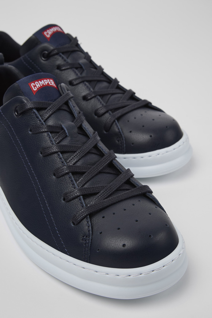 Camper Runner - Blauer Herrensneaker aus Leder.