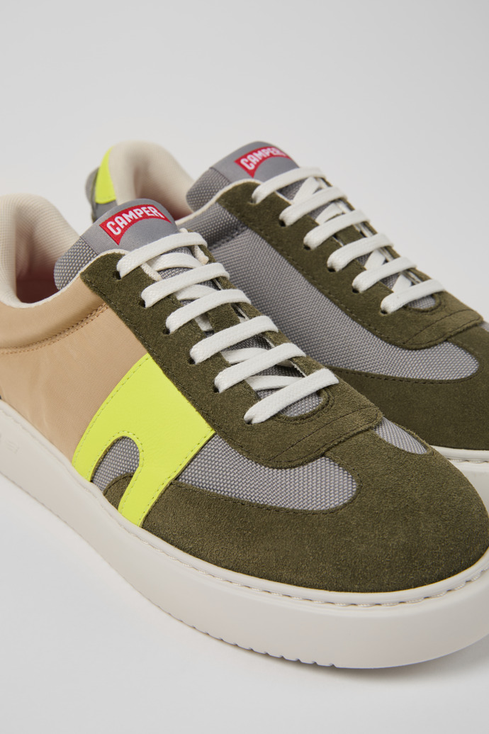 Camper Runner K21 Sorona® - Mehrfarbiger Damensneaker aus Recycling-PET und Nubukleder.
