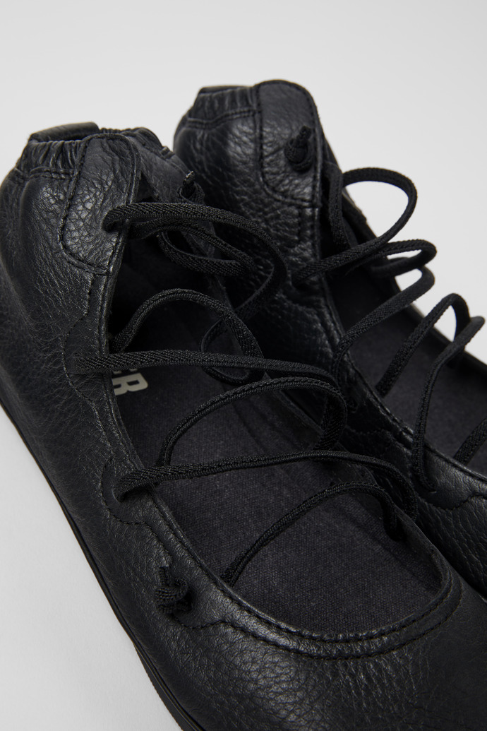 Camper Right - Schwarze Lederstiefelette für Damen.