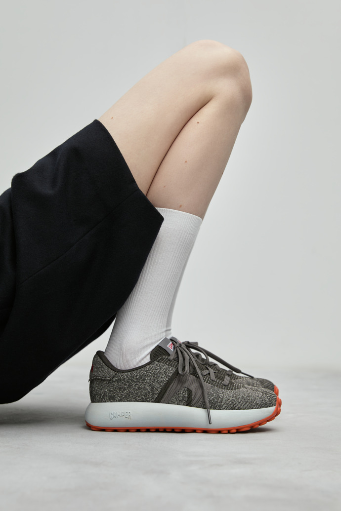 Camper Pelotas Athens - Grauer Damensneaker aus Textil