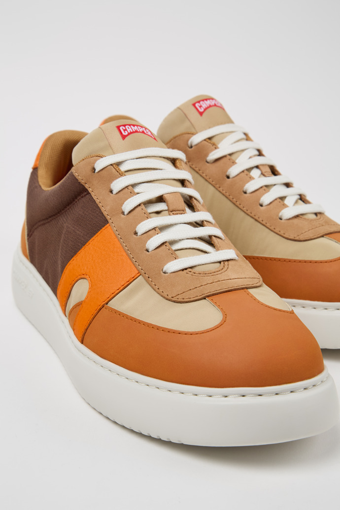 Camper Runner K21 Sorona® - Mehrfarbiger Herrensneaker aus recyceltem PET und Nubukleder.