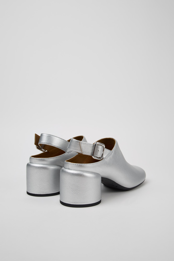 Camper Niki - Silberner Halboffener Lederschuh für Damen.
