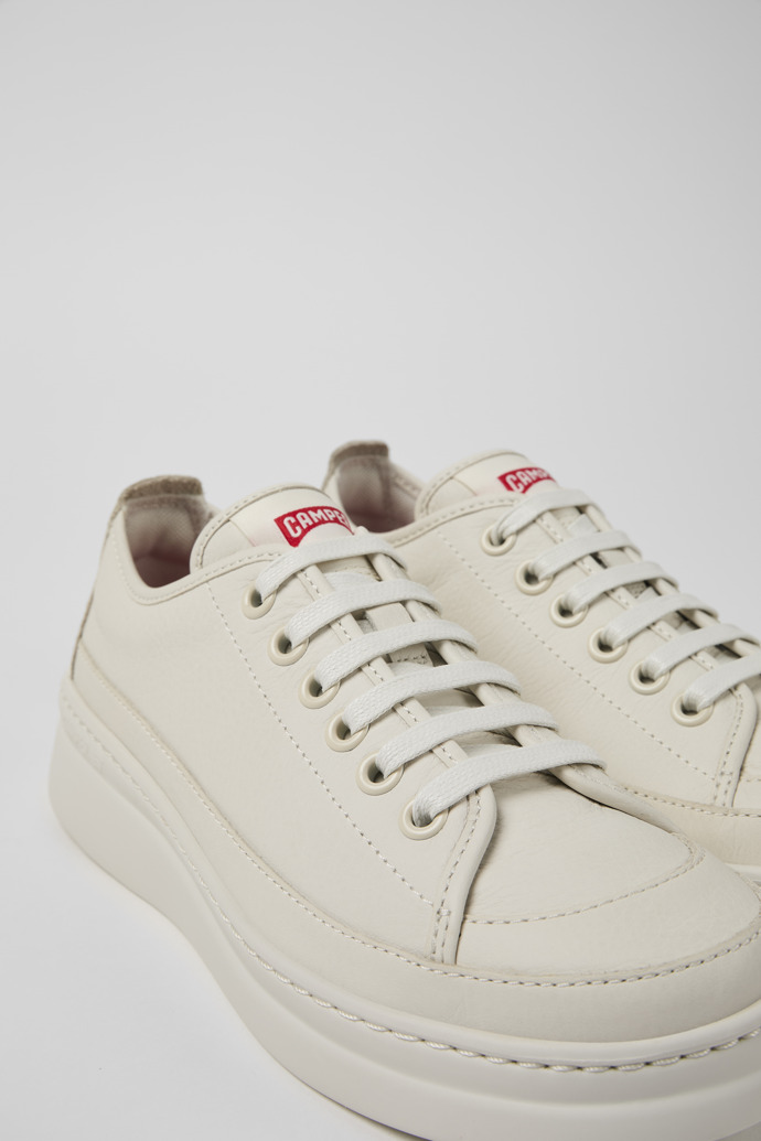 Camper Runner Up - Weißer Damensneaker aus Leder.