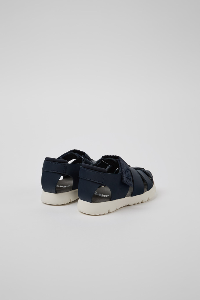 Camper Oruga - Blaue Kindersandale aus Leder mit geschlossenem Design.