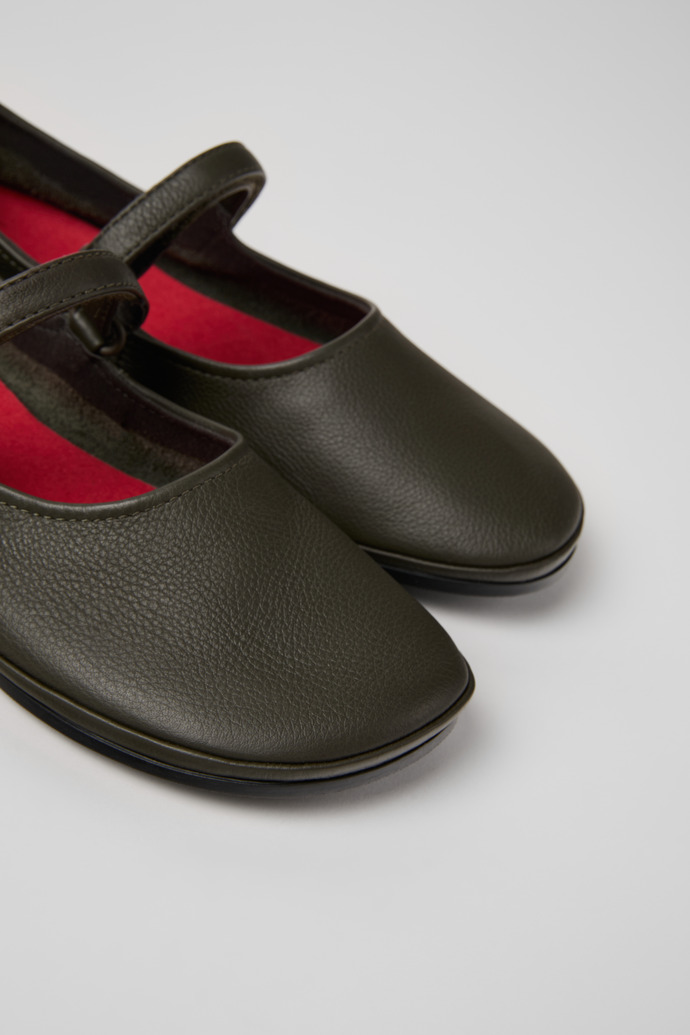Camper Right Nina - Grüner Lederschuh für Damen.
