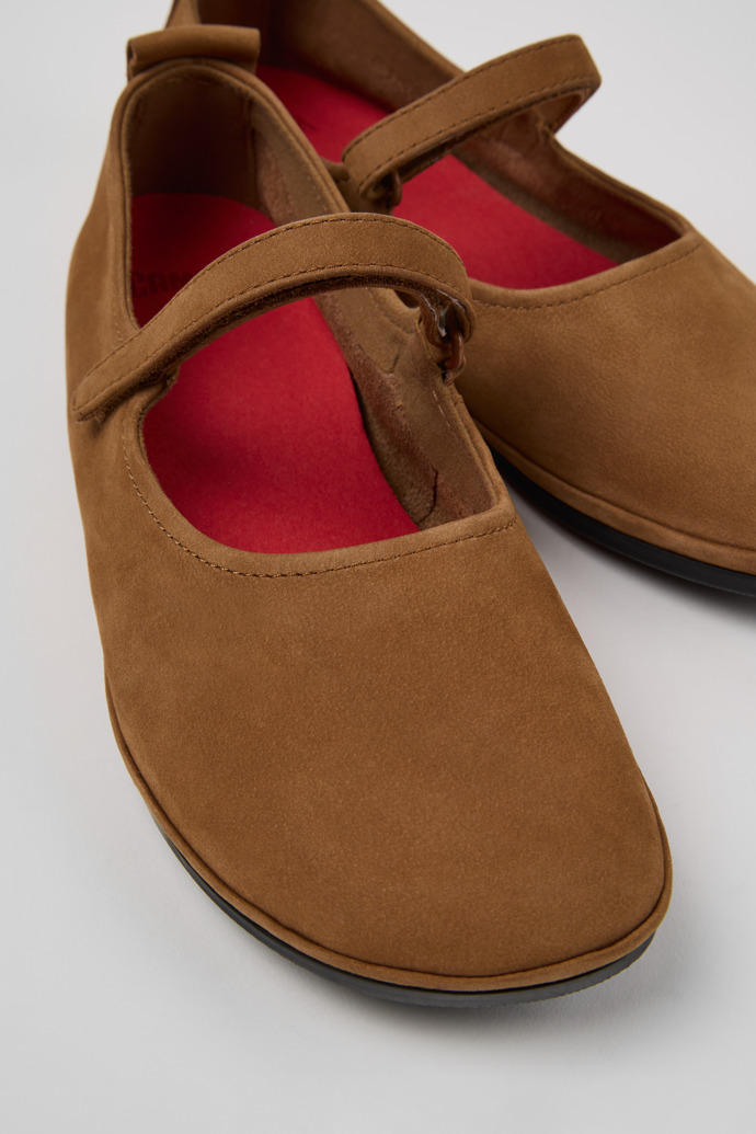 Camper Right Nina - Brauner Schuh aus Nubukleder für Damen.