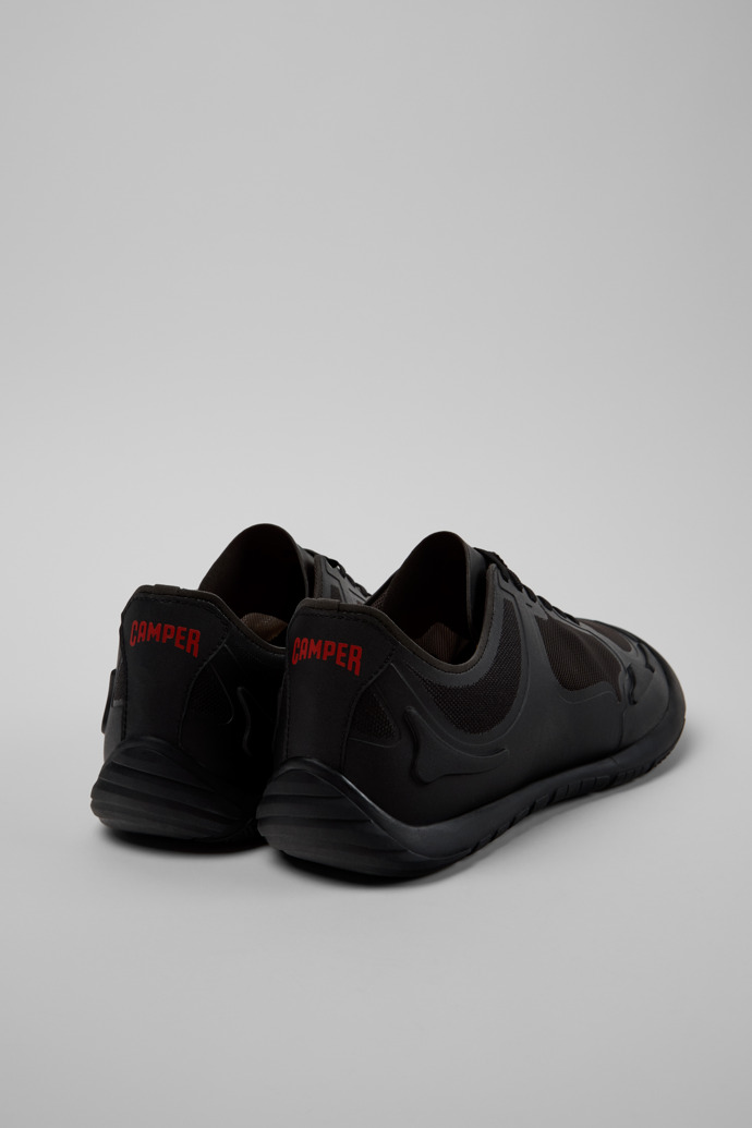 Camper Path - Schwarzer Herrensneaker aus Textil.