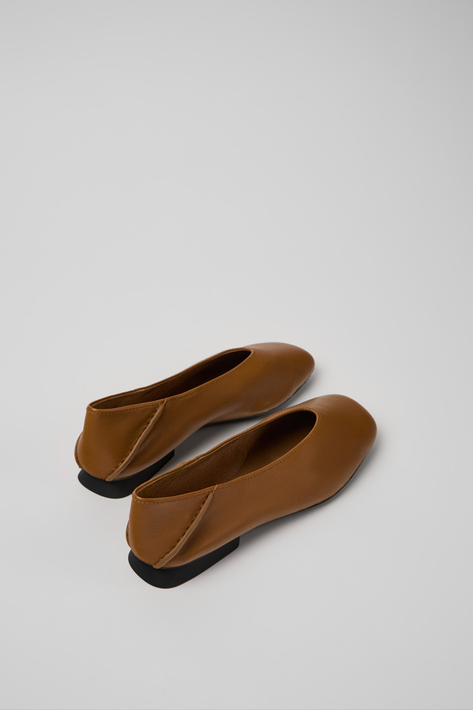 Camper Casi Myra - Brauner Lederballerina für Damen.