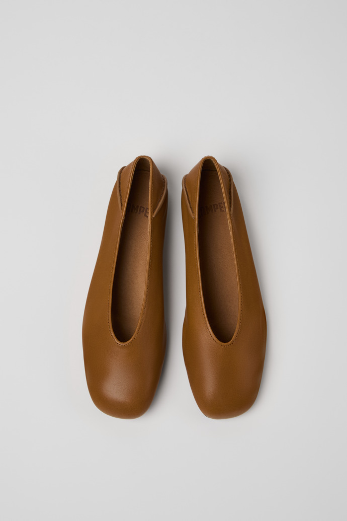 Camper Casi Myra - Brauner Lederballerina für Damen.