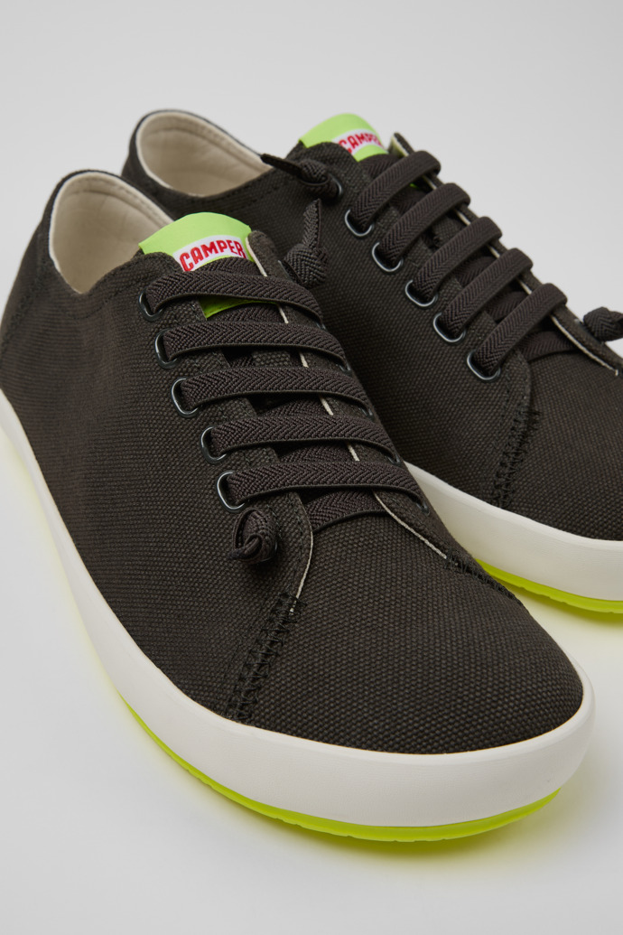 Camper Peu Rambla - Grauer Herrensneaker aus Recyclingbaumwolle.