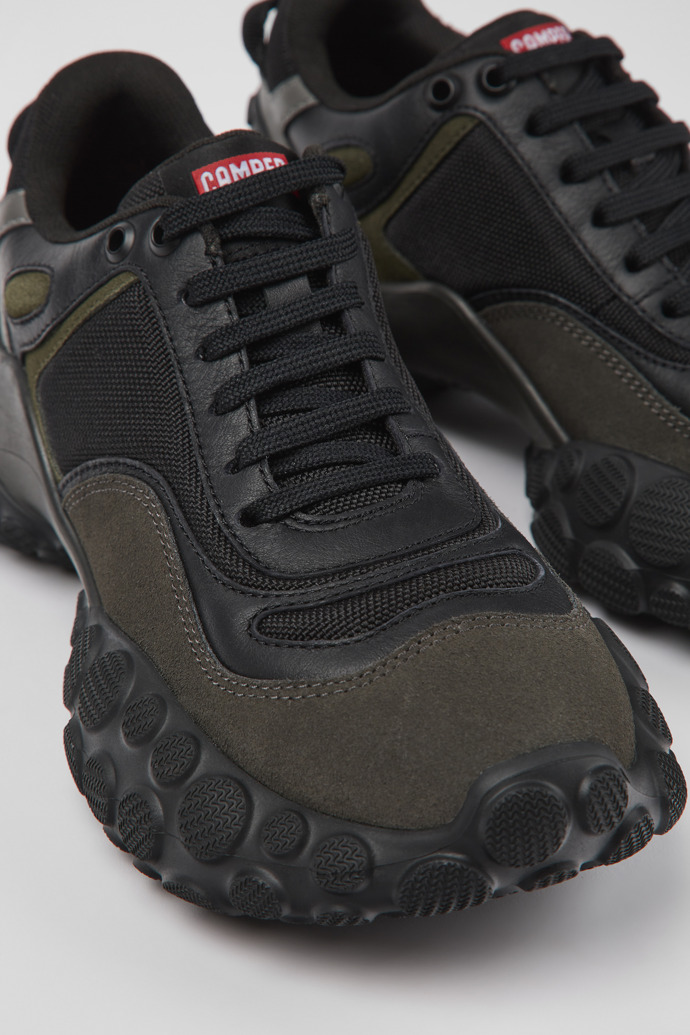 Camper Pelotas Mars - Schwarzer Damensneaker aus Nubukleder und Textil