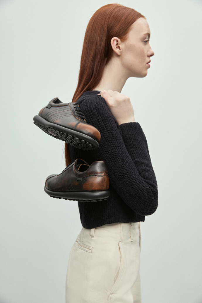 Camper Pelotas - Zweifarbiger Damenschuh aus Leder
