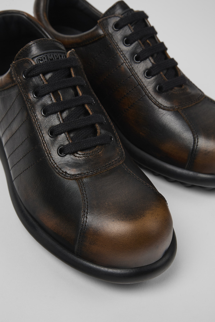 Camper Pelotas - Zweifarbiger Damenschuh aus Leder
