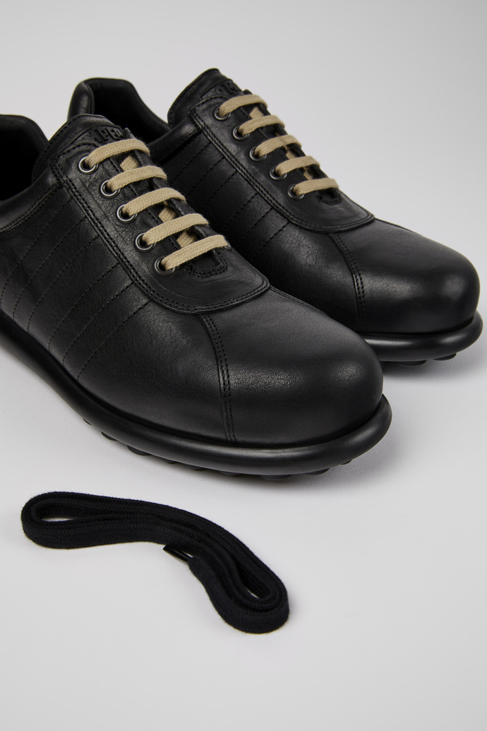 Camper Pelotas - Schwarzer Herrenschuh aus pflanzlich gegerbtem Leder.