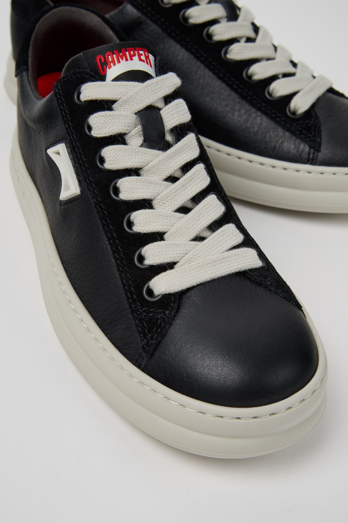 Camper Runner - Schwarzer Herrensneaker aus Leder und Nubukleder.