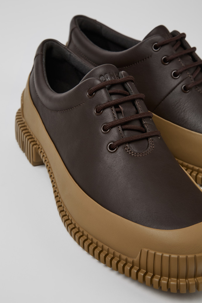 Camper Pix - Damenschnürschuh aus Leder in Braun.