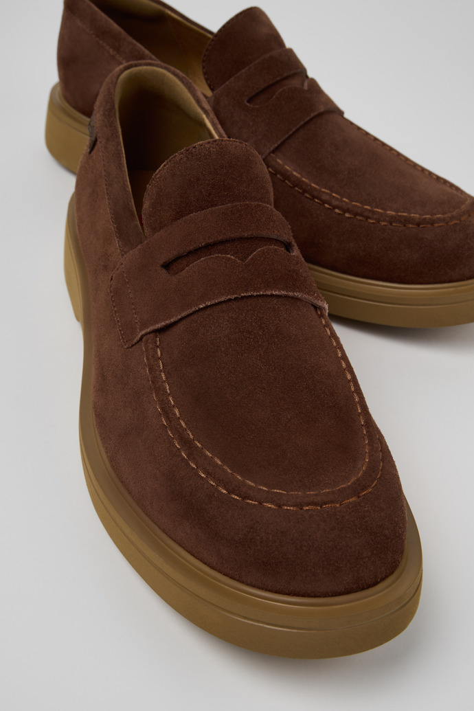 Camper Norman - Brauner Herrenschuh aus Veloursleder.