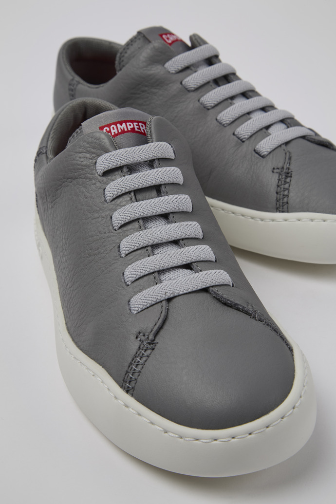 Camper Peu Touring - Grauer Ledersneaker für Damen
