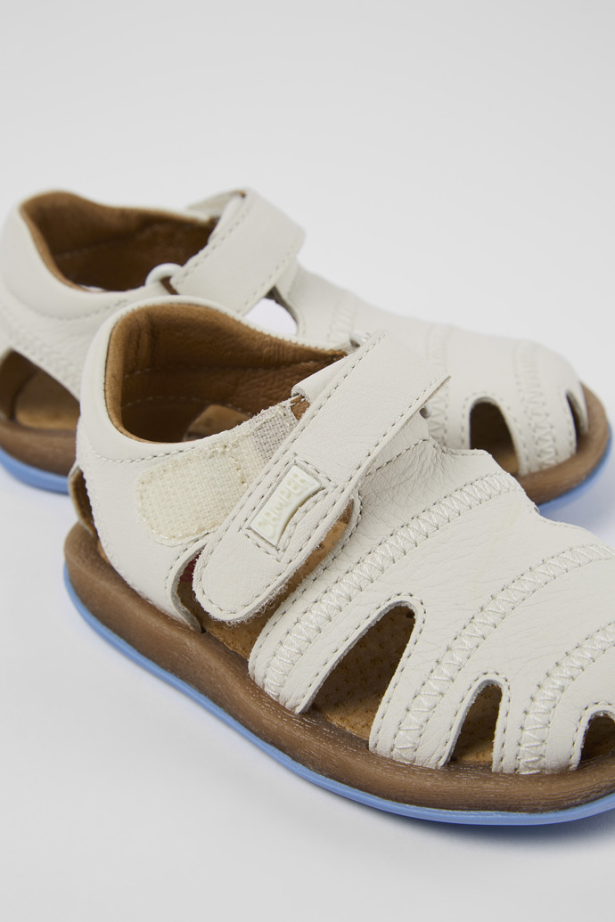 Camper Bicho - Weiße Ledersandalen