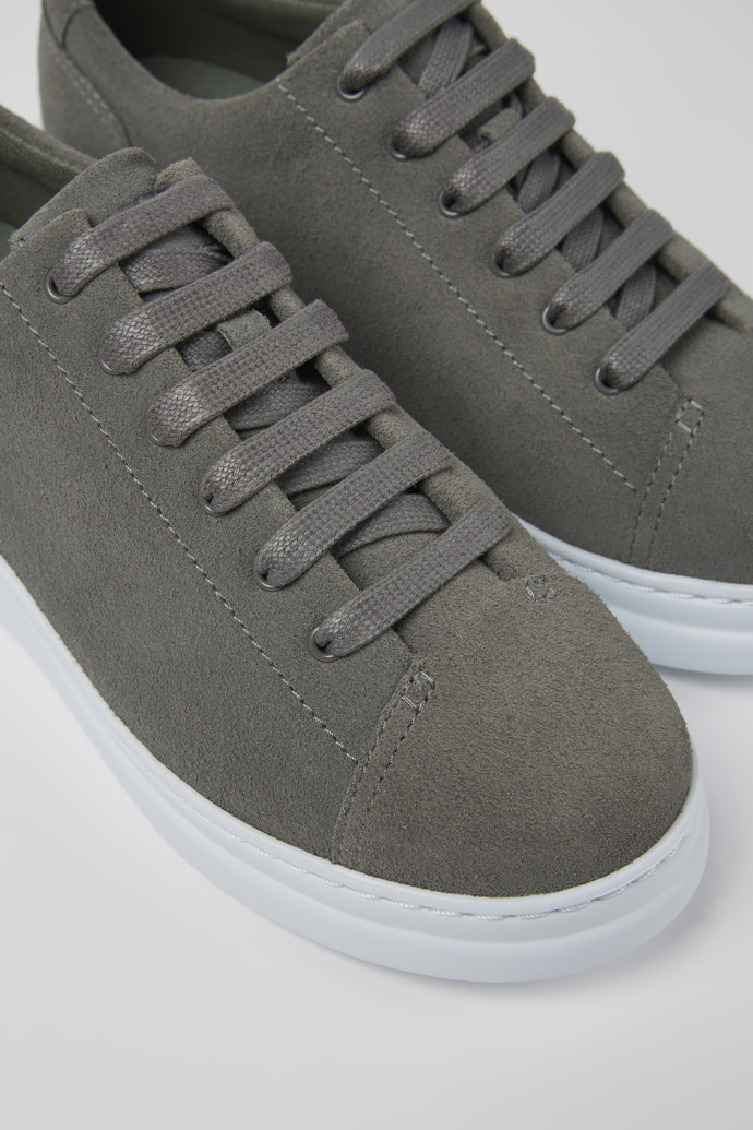 Camper Runner Up - Grauer Damensneaker aus Nubukleder
