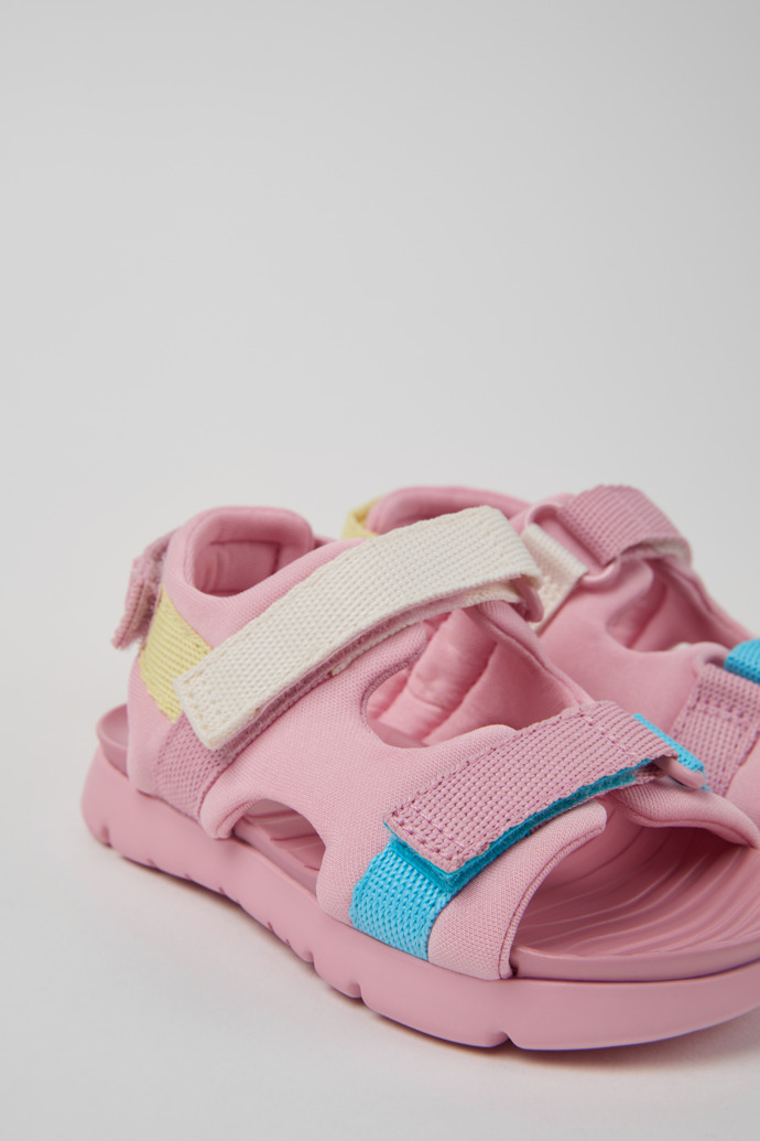 Camper Twins - Mehrfarbige Kindersandalen aus Textil.