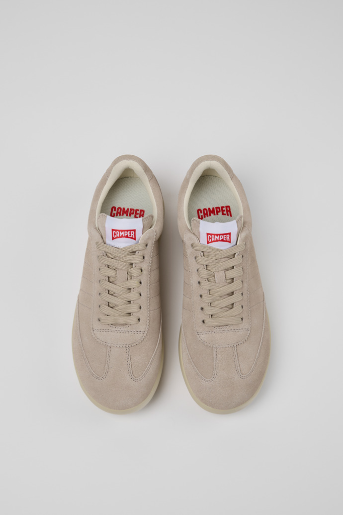 Camper Pelotas XLF - Beiger Damensneaker aus Nubukleder.