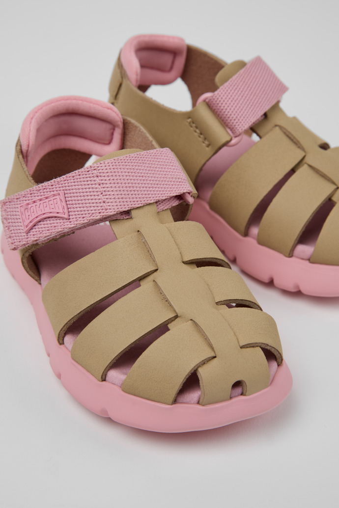 Camper Oruga - Mehrfarbige Kindersandalen aus Leder und Textil.